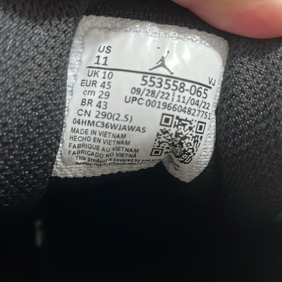 Nike Air Jordan 1 Low Black Lucky Green Mens Size 11 US - Picture 6 of 8